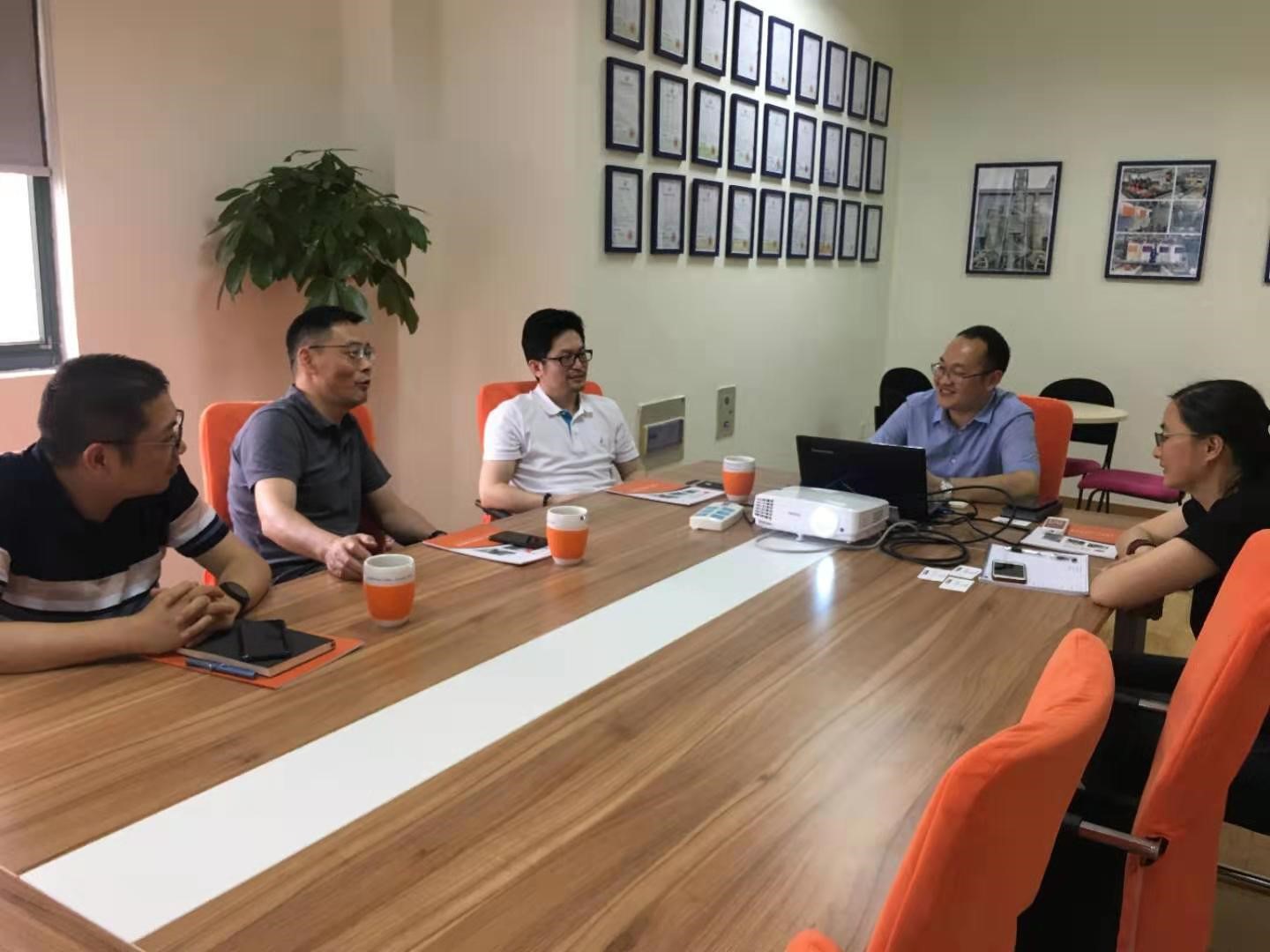 我司高層前往江蘇某環?？萍加邢薰具M行走訪與交流